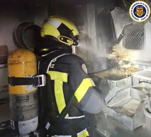 Incendio en Novo Sancti Petri: bomberos actúan en restaurante afectado