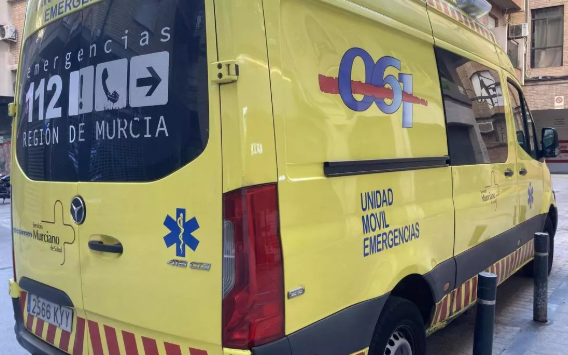 Tres heridos por inhalación de humo tras un incendio en la cocina de un bar en Caravaca